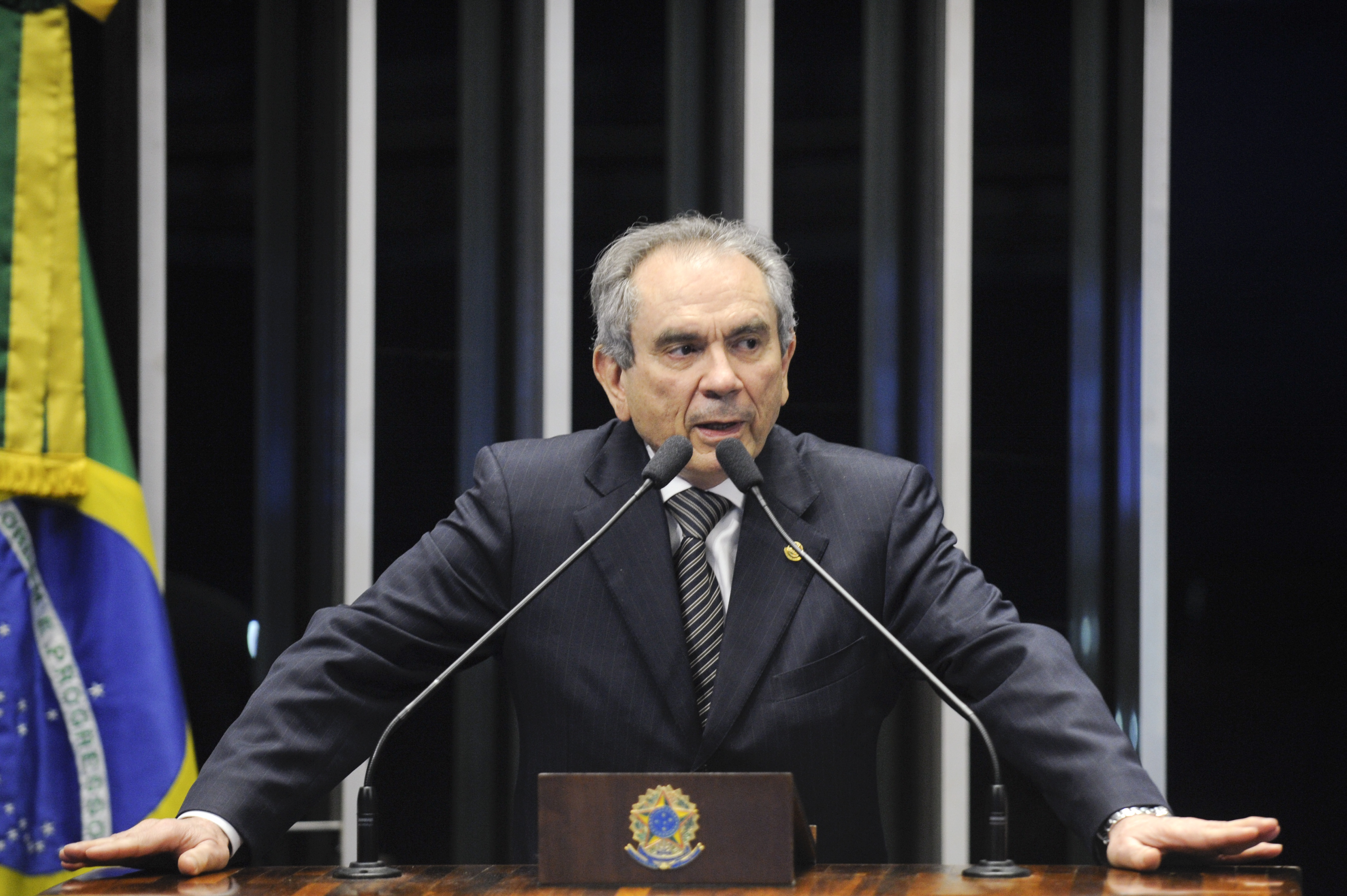 Plenário do Senado durante sessão deliberativa ordinária. Em discurso, senador Raimundo Lira (PMDB-PB) Foto: Jefferson Rudy/Agência Senado