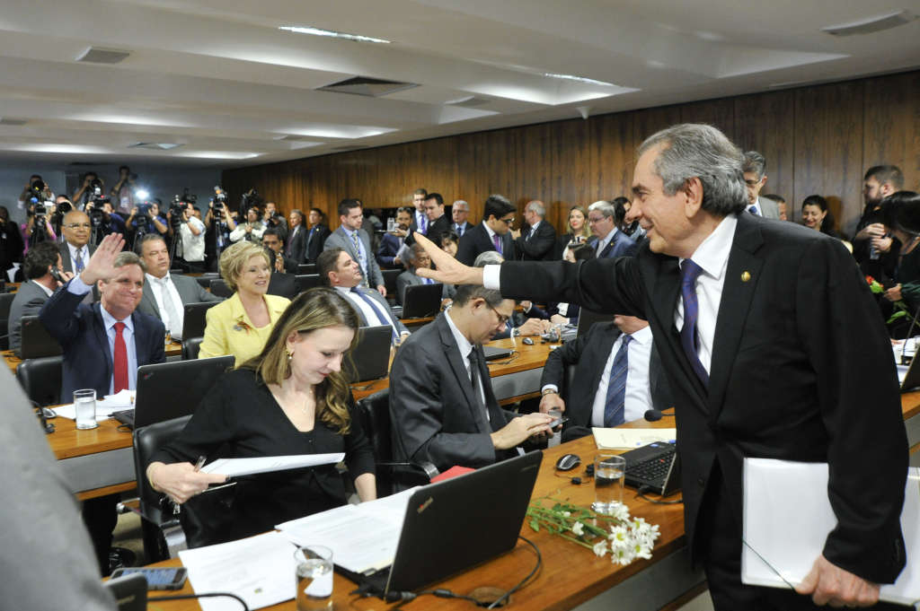 Comissão Especial do Impeachment 2016 (CEI2016) realiza reunião de instalação e eleição do presidente e do relator. Participam: senadora Vanessa Grazziotin (PCdoB-AM); senador José Medeiros (PSD-MT); senador Zeze Perrella (PTB-MG); senador Raimundo Lira (PMDB-PB) Foto: Geraldo Magela/Agência Senado