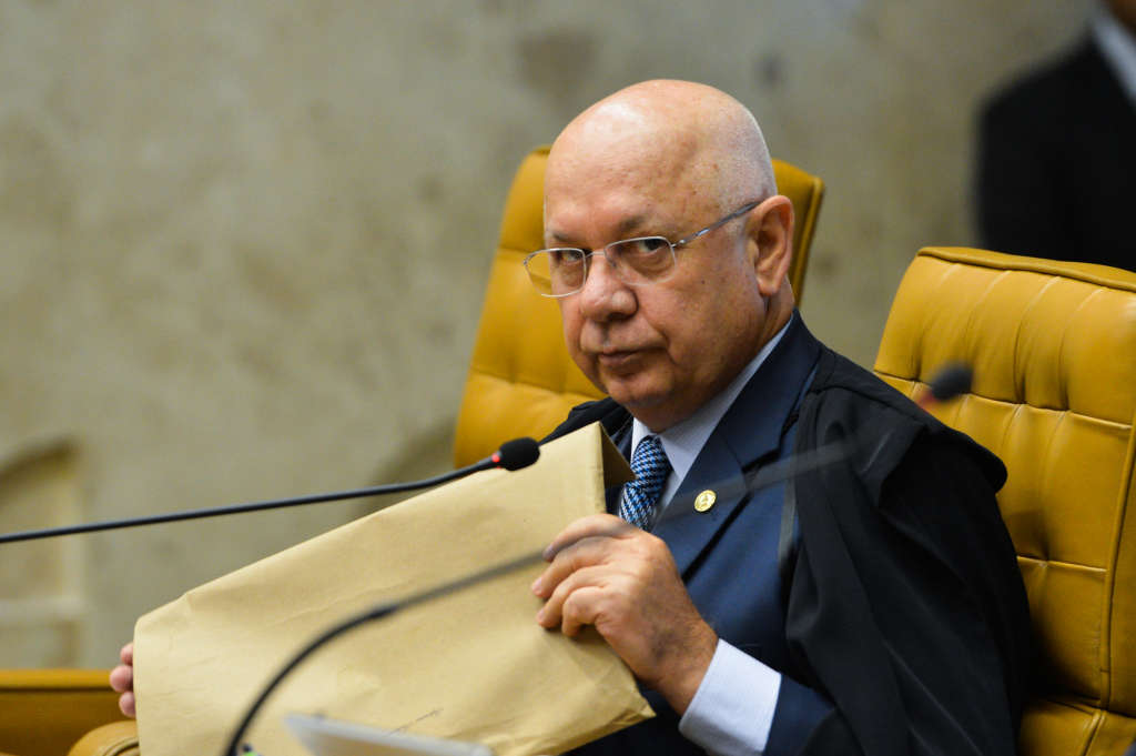 Brasília - O ministro do STF, Teori Zavascki, na sessão de julgamento sobre a aceitação da denúncia apresentada pela PGR contra o presidente da Câmara, Eduardo Cunha e a ex-deputada federal e atual prefeita de Rio Bonito (RJ), Solange Almeida, pelos crimes de corrupção e lavagem de dinheiro (Antonio Cruz/Agência Brasil)