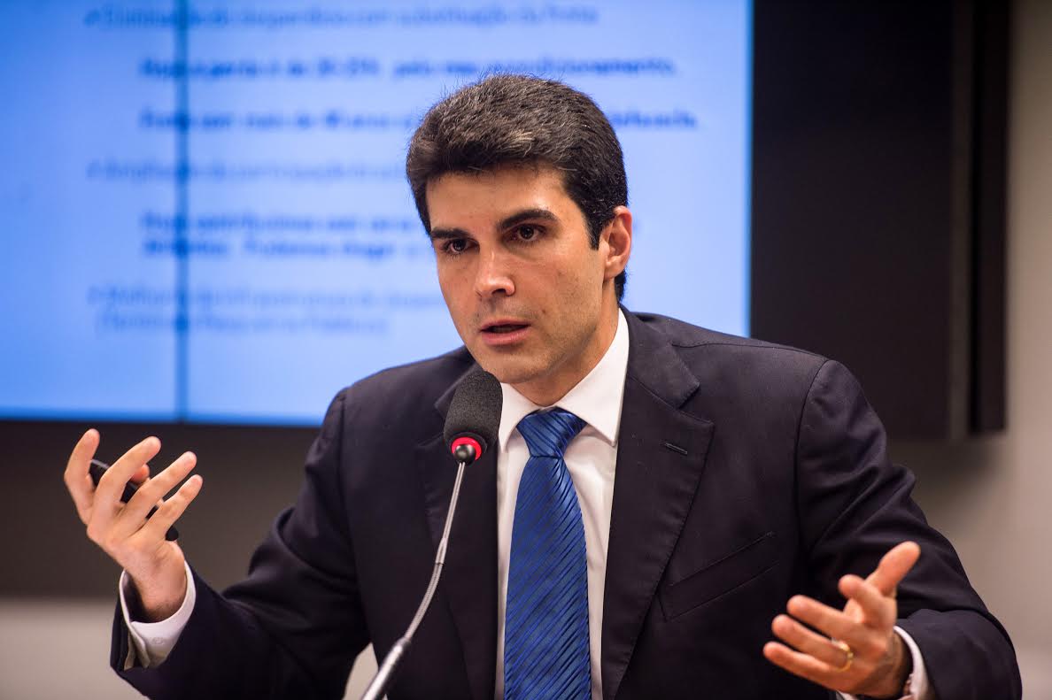 O ministro da Pesca e Aqüicultura, Helder Barbalho, fala na Comissão de Integração Nacional, Desenvolvimento Regional e Amazônia da Câmara, sobre as ações do ministério na região Norte (Marcelo Camargo/Agência Brasil)
