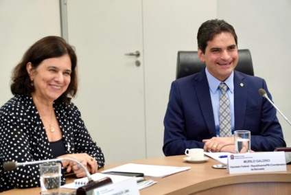 Coordenador da bancada, Murilo promove reunião entre ministra da Saúde e secretário de Saúde da Paraíba