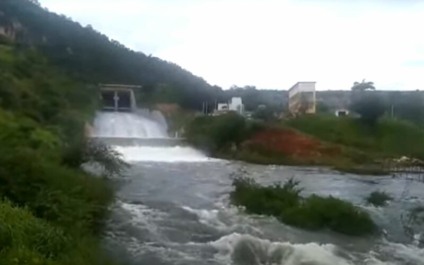 VÍDEO: Assustados com o volume de água no Engenheiro Ávidos, ribeirinhos fazem apelo para evitar catástrofe