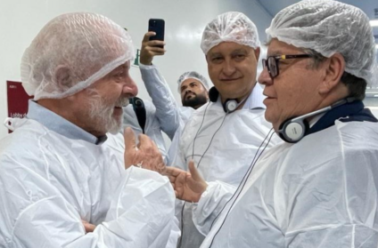 Governador João Azevêdo se encontra com o presidente Lula na inauguração de fábrica de medicamentos