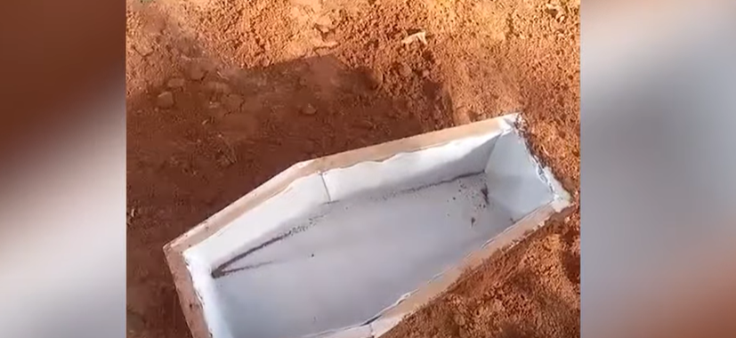 Caixão de bebê é enterrado vazio após corpo ser 'esquecido' no necrotério; veja vídeo