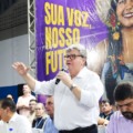 João Azevêdo entrega benefícios e ouve novas reivindicações da população na audiência do Orçamento Democrático em Cajazeiras