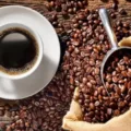DIA DO CAFÉ: saiba detalhes sobre a bebida que previne envelhecimento, inflamações e age como neuroprotetor