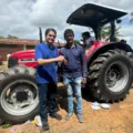 Murilo Galdino faz entrega de trator para assentamento rural em Mogeiro