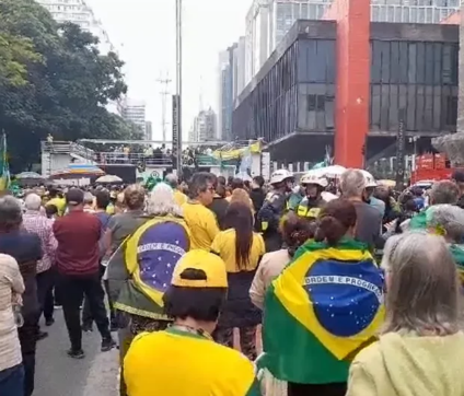 Bolsonaristas fazem ato esvaziado na Paulista pedindo o impeachment de Lula e Moraes 