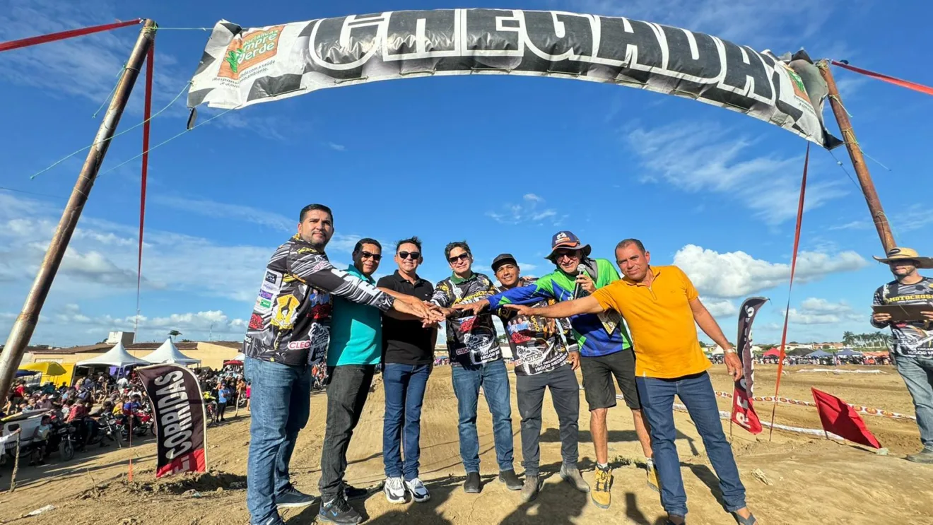 Murilo prestigia evento de motocross em Nova Floresta e destaca parceria com o município