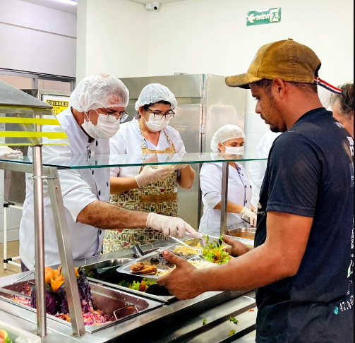 Prefeitura celebra a marca de mais de 100 mil refeições servidas no Restaurante Popular “Prato do Povo