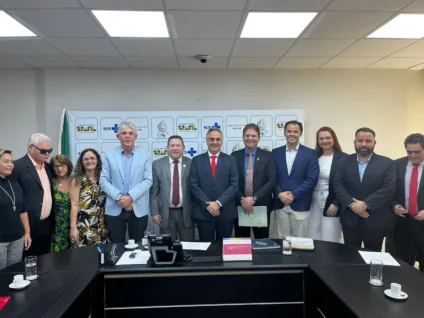 Ao lado de Ricardo e Luiz Couto, Luciano Cartaxo participa de reunião no Ministério da Saúde com entidades filantrópicas paraibanas