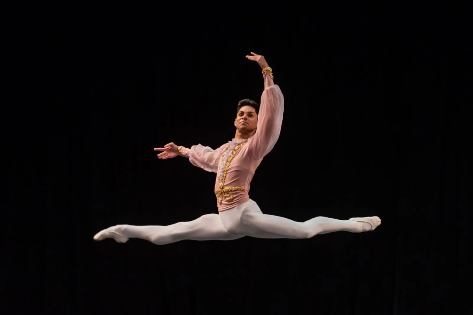 Gabriel Morais, de João Pessoa conquista prêmio de melhor bailarino do Festival de Joinville