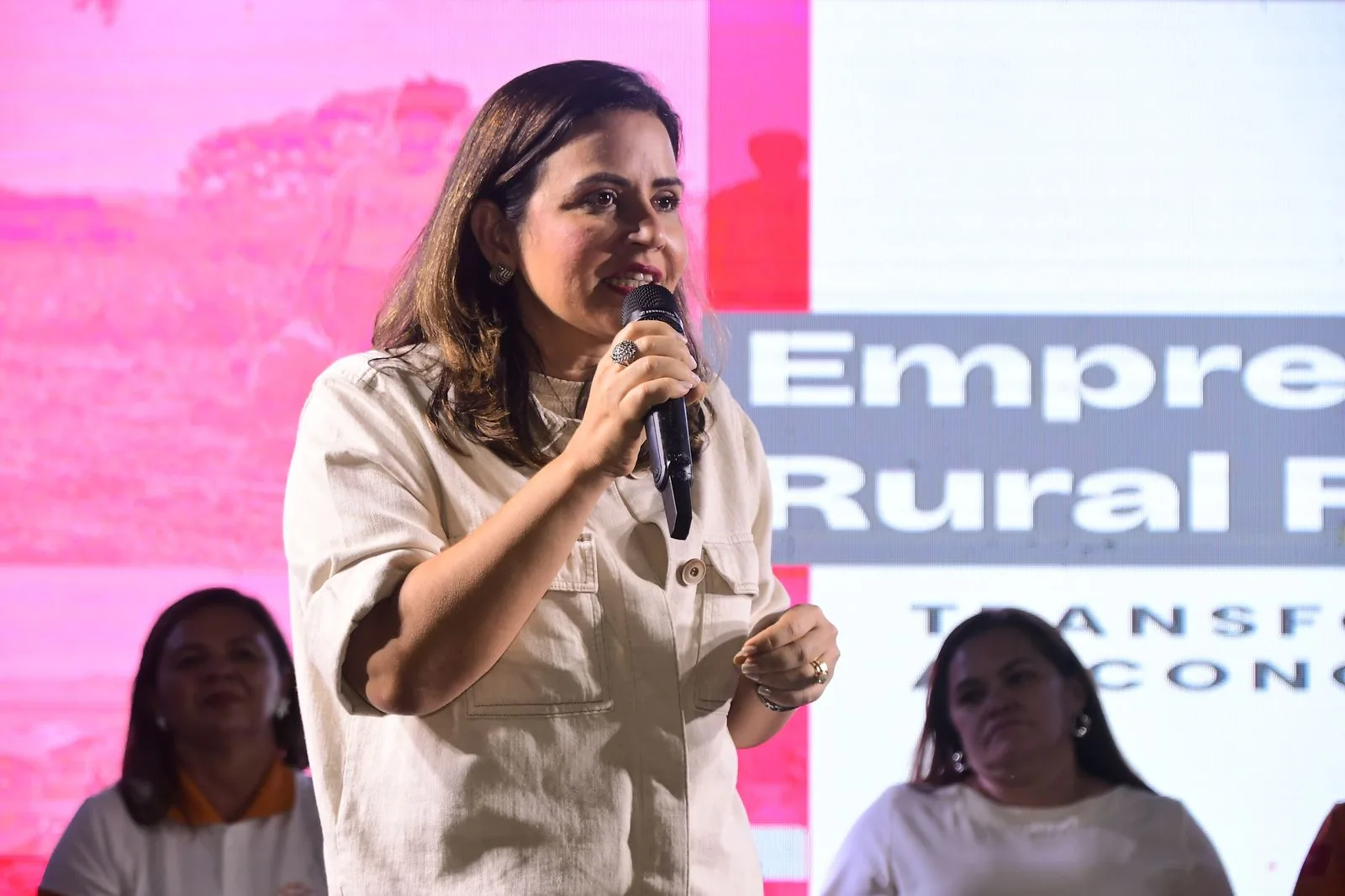 Pollyanna Dutra ressalta importância do PAA Leite para mulheres da zona rural na 1ª edição da Expo Riacho