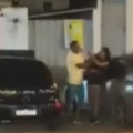 Homem é flagrado agredindo mulher no meio da rua em João Pessoa
