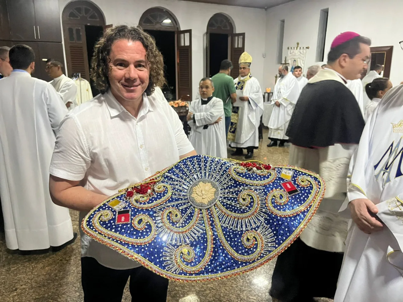 Veneziano conduz Manto de Nossa Senhora em celebração da Festa das Neves e confirma R$ 3 milhões para Santuário do Padre Ibiapina