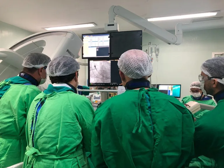Hemodinâmica do Hospital Metropolitano realiza primeiro implante transcateter de válvula aórtica de 2024