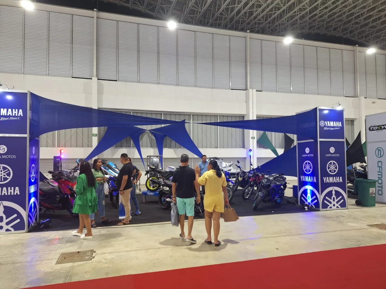 Motocicletas chamam a atenção do público na Brasil Mostra Brasil