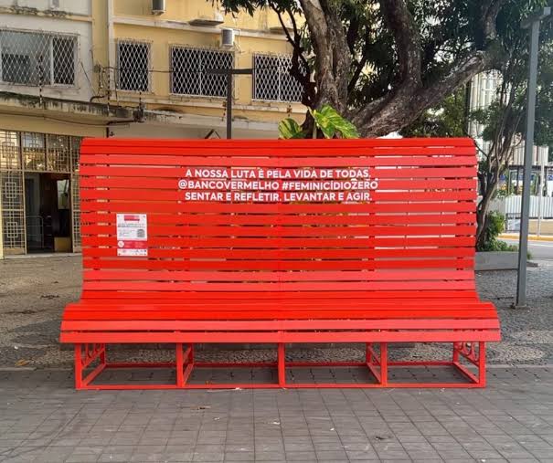 Banco Vermelho será instalado no Parque Solon de Lucena para conscientizar população sobre o feminicídio; entenda