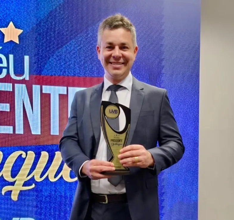 Pela 2ª vez, André Coutinho recebe troféu Presidente Destaque da União dos Vereadores do Brasil