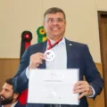 MAIS UM: Prefeito Vitor Hugo recebe prêmio de destaque em municípios sustentáveis