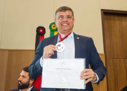 MAIS UM: Prefeito Vitor Hugo recebe prêmio de destaque em municípios sustentáveis