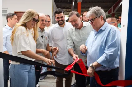 João Azevêdo entrega reforma e ampliação de escola em Alhandra e destaca investimentos na Educação