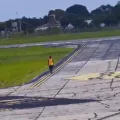 Homem é preso pela Polícia Federal após invadir pista do aeroporto Castro Pinto - VEJA O VÍDEO