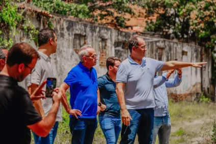 Cícero Lucena visita local onde empreendimento será construído com incentivos do programa Viva o Centro