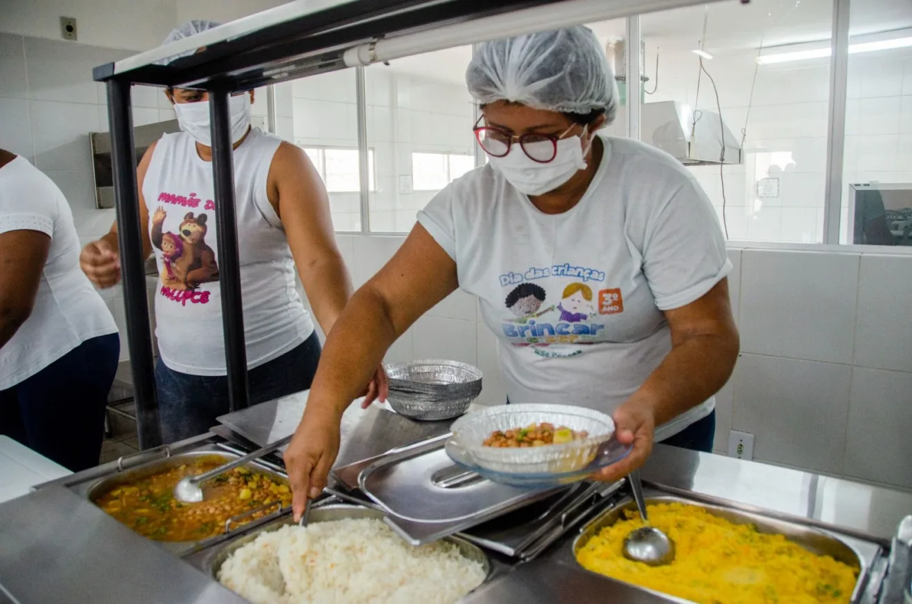 Cícero garante mais duas cozinhas comunitárias e ampliação de programas de segurança alimentar