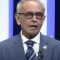 “O que você fez pela saúde foi baixar a cabeça para o presidente Bolsonaro”, dispara Cícero contra Queiroga em debate