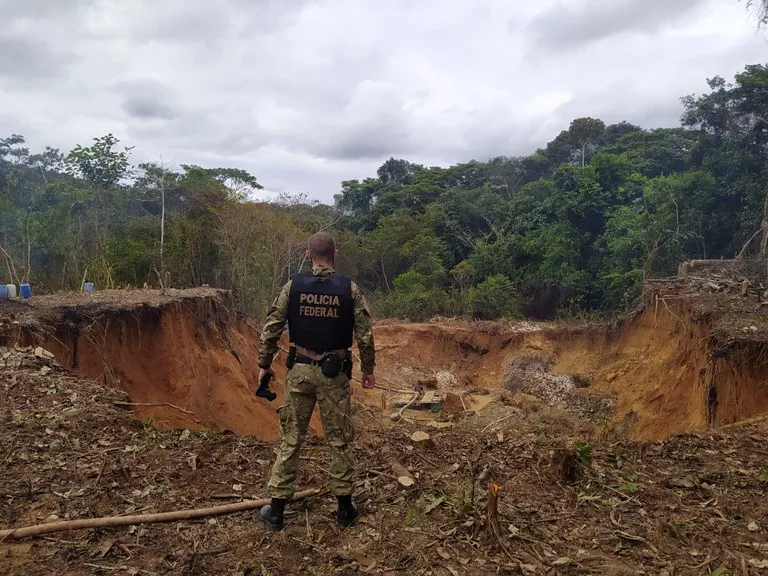 POLÍCIA NAS RUAS: PF deflagra operação contra suposta extração ilegal de caulim em Tenório