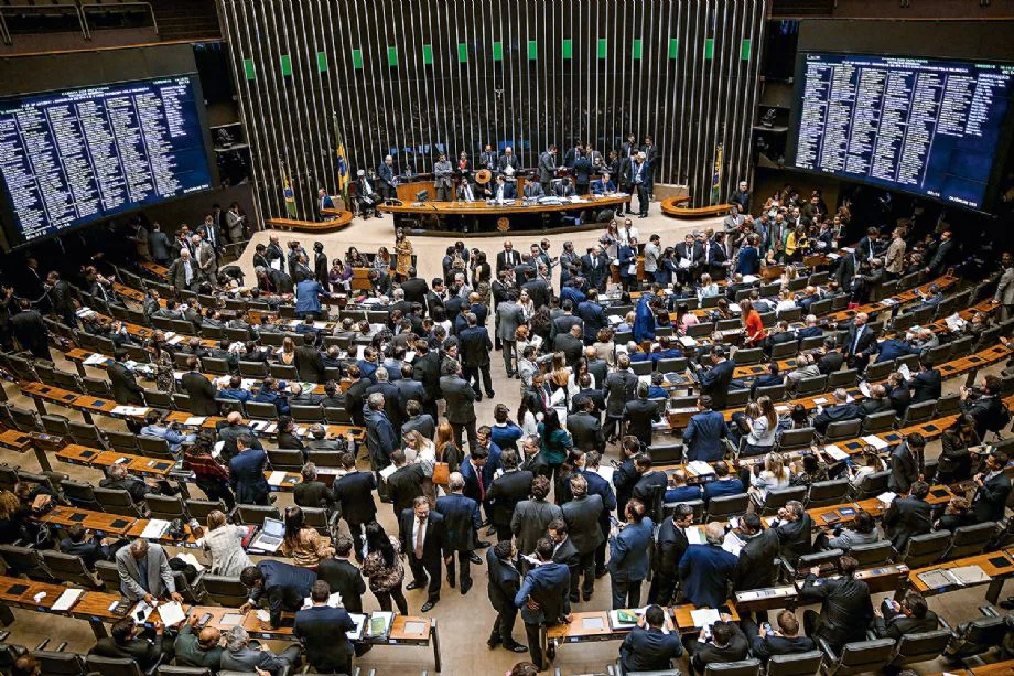 Câmara dos Deputados rejeita imposto sobre grande fortunas; saiba como votou a bancada paraibana