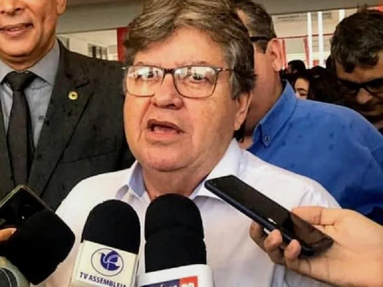 João Azevêdo vai continuar investindo em cidades de candidatos da oposição: “separar gestão pública da disputa política”