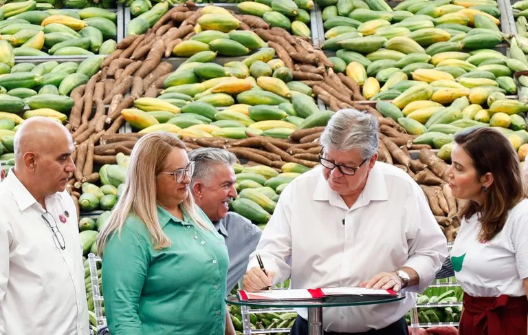 João Azevêdo autoriza investimentos de R$ 5,1 milhões na agricultura familiar