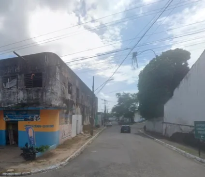 Foto: A foto, do Google View, mostra o início da avenida Gouveia Nóbrega, ao lado do antigo prédio da Socic.