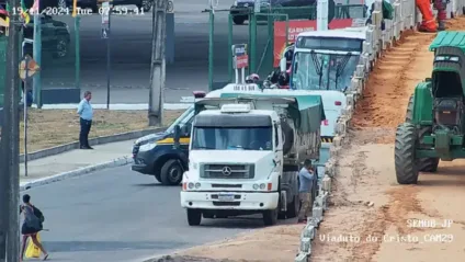 TRAGÉDIA: Motociclista morre ao ser atropelado por caminhão no bairro de Água Fria