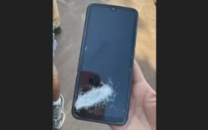 Celular no bolso salva homem de ser atingido por tiro durante briga