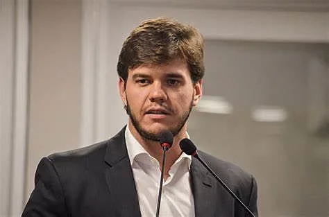 MPE emite parecer favorável pelo prosseguimento de AIJE proposta por Jhony Bezerra contra Bruno Cunha Lima