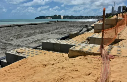 Engorda de Ponta Negra atinge 40% de conclusão em menos de 2 meses