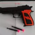 Criança é levada para delegacia em camburão após levar pistola de brinquedo para escola; veja vídeo