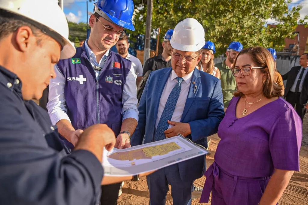 Governador em exercício Adriano Galdino visita obras do Hospital da Mulher e reforma do Arlinda Marques