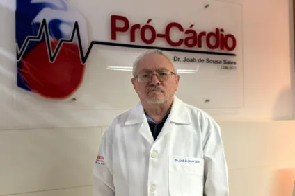 Cardiologista que fundou a UTI do HRC diz que vacinas da Covid não causam infartos; assista