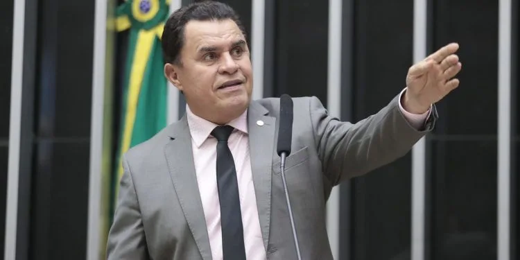 Projeto do deputado Wilson Santiago propõe que beneficiários do Bolsa Família possam ter vínculo empregatício