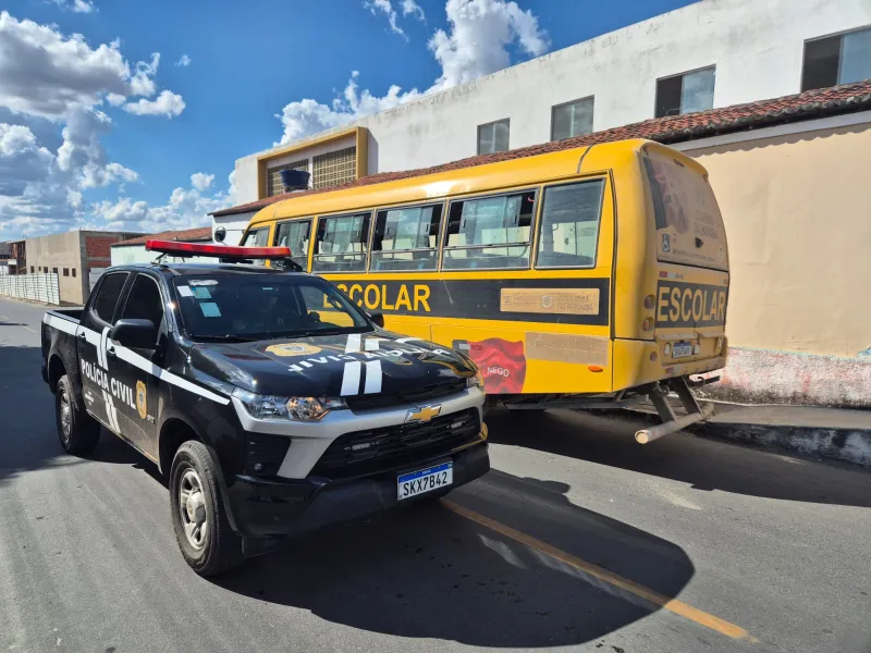 Motorista é preso suspeito de dirigir ônibus escolar bêbado em Baraúna