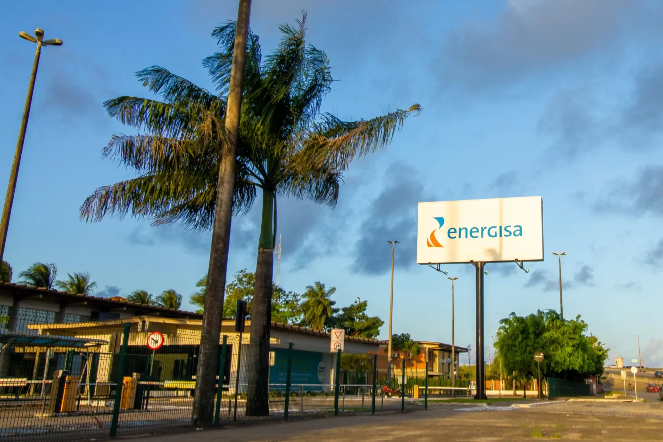 DESUMANO: Justiça condena Energisa por cortar energia de família com duas crianças autistas e uma pessoa acamada