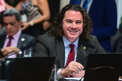 "Tax Free" aprovado na Reforma Tributária foi proposto por Veneziano quando deputado e incentivará turistas internacionais a comprarem no Brasil