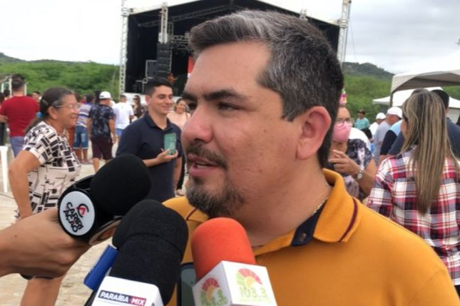 Prefeito de Coxixola vai acionar a Justiça contra cantor que chamou o município de “cidade ruim do cão”