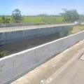 ALERTA DE PERIGO! Ponte sobre o Rio Paraíba apresenta risco de desabamento, denuncia populares - VEJA VÍDEO