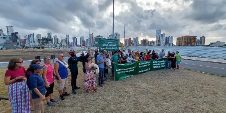 Moradores do Bessa protestam por volta  das obras do Parque da Cidade, suspensas pela justiça