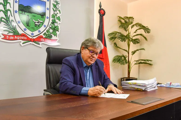 João Azevêdo entrega 192 apartamentos em residencial no bairro de Gramame